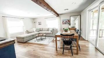 Smart TV, table tennis