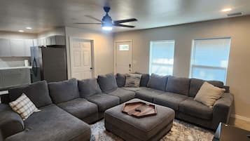 Smart TV, table tennis