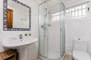 Douche, serviettes fournies