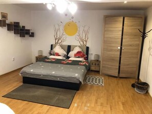 1 bedroom, iron/ironing board, free WiFi, bed sheets - Sun Studio in Old Town · Quiet and Cozy (Brașov)
