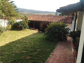 Property grounds - Exceptional House: Stylish, spacious, Central, Steps from Plaza and Restaurants (Barichara)