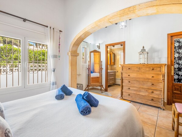 3 soverom, skrivebord, strykejern/-brett og wi-fi