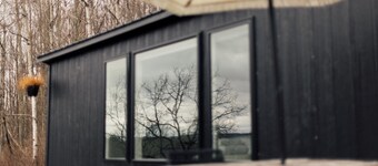 Casita: Near Wineries & Keuka Lake: 100"Projector