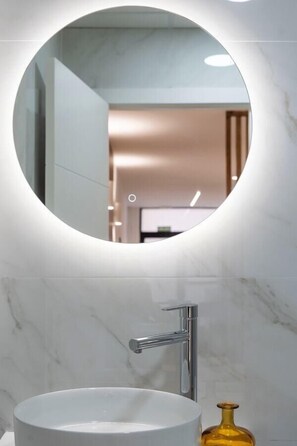 Hårføner og håndklær