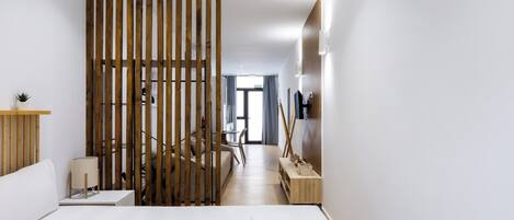 Iron/ironing board, travel cot, free WiFi, bed sheets