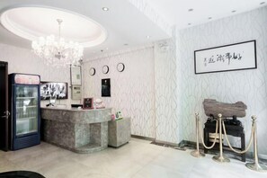 Lobby - HomeInn Pebble Motel (Qingdao May 4th Square Olympic Sailing Center store) (Qingdao)