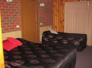Twin Room, Garden View | Soundproofing, free WiFi