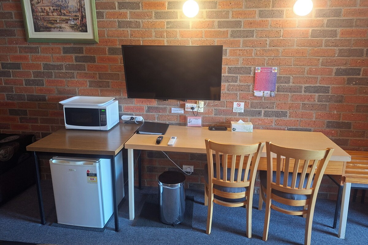 Soundproofing, WiFi (free)