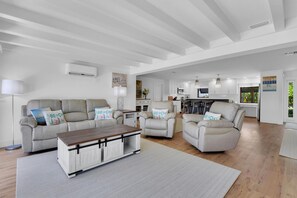 Smart-TV, Bücher, Arbeitsbereiche, Drucker