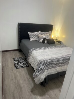3 bedrooms, in-room safe, free WiFi, bed sheets
