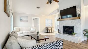 Smart-tv en een open haard