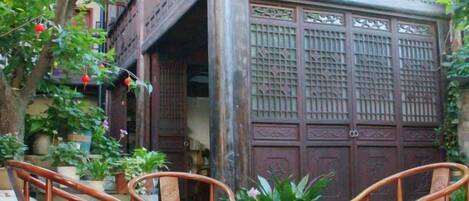 รับประทานอาหารกลางแจ้ง