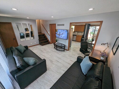 Tranquil KC Retreat - great location - spacious & modern