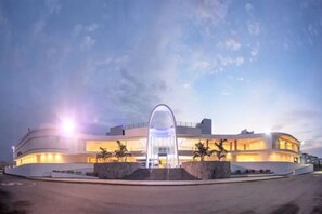 Exterior - Duplex. VPX Hotel&Resort Access Included. (Asia)