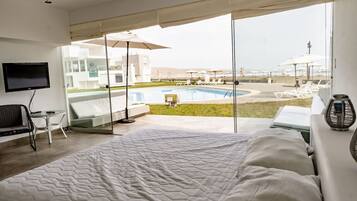 5 bedrooms, desk, iron/ironing board, WiFi