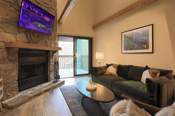 Smart TV, fireplace, video games - Spacious 3 BR Near Gatlinburg – 8 Min Drive! (Gatlinburg)