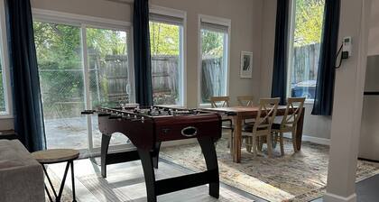 Sparkling Clean Walkable King Bed Couples Retreat!