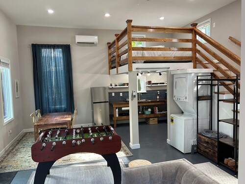 Sparkling Clean Walkable King Bed Couples Retreat!