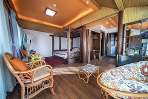 Room - Old Town of Lijiang Big Waterwheel · Yimeng Chenfeng Rizhao Jinshan Snow Mountain Scenic Inn (Lijiang)