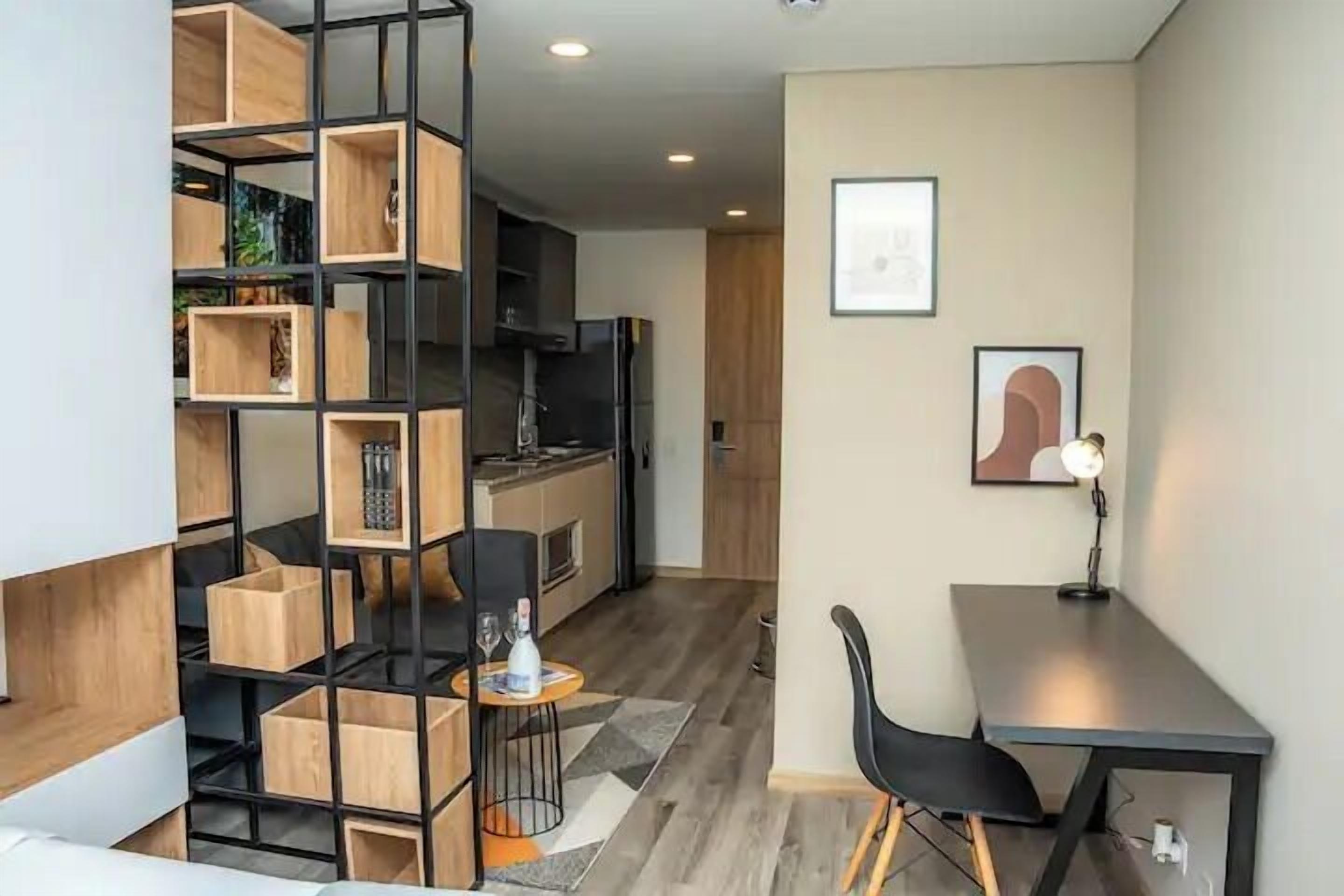 Full-size fridge, microwave, dishwasher, blender