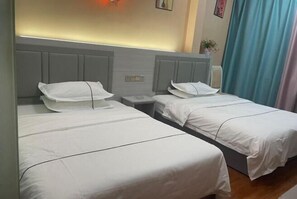 Room - Xinlong Hotel (Baojing)