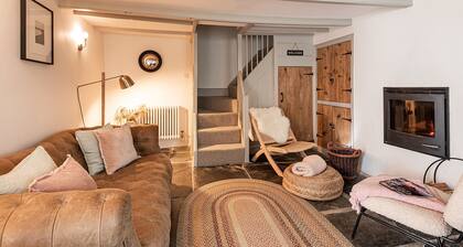 The Shambles – Port Isaac – Sleeps Four – Off Site Parking