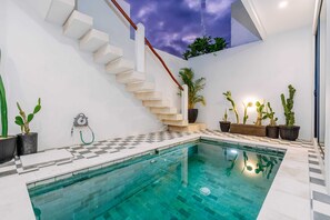 Vila Basic | Kolam renang | Kolam renang outdoor