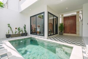 Vila Basic | Kolam renang | Kolam renang outdoor