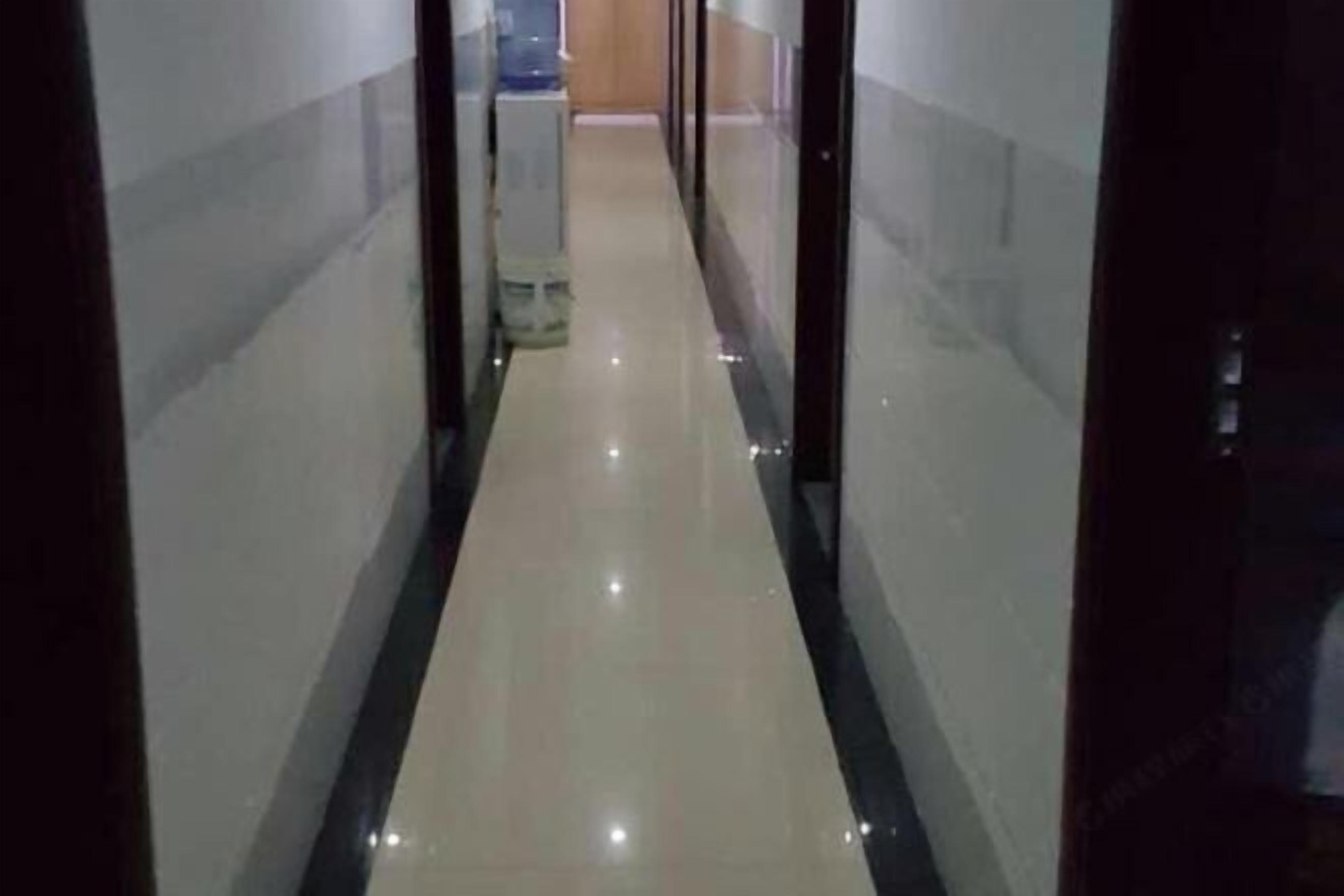 المنشأة من الداخل