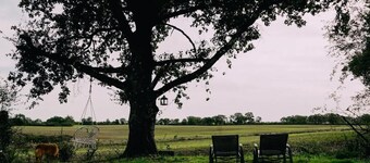 1 Bed Tiny House Sleeps 2 -Hot Tub -Coal Fireplace