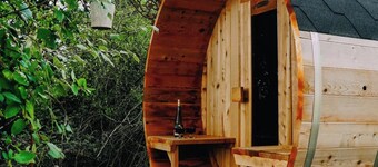 1 Bed Tiny House Sleeps 2 -Hot Tub -Coal Fireplace