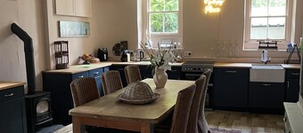 Stunning  2-bedroomed Cottage