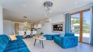 Living area - Villa Mare With Private Pool And Garden, Malinska, Croatia (Malinska)