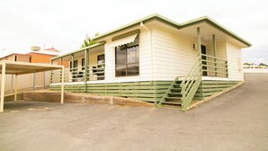 Unclassified image, 2 of 16, button - House 3 BR with parking, Close to hospital 2.2km Red Energy Arena Bendigo 1.6 km (Golden Square)