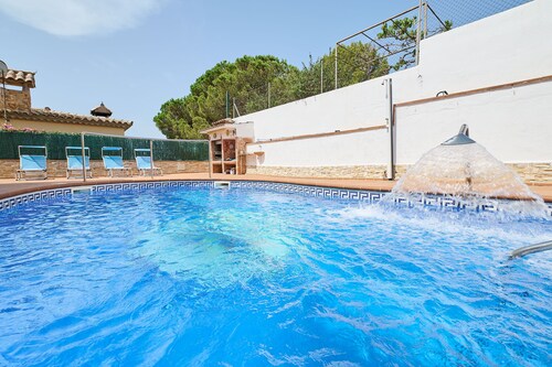 2MARINA01 - House with a private pool in a residencial area