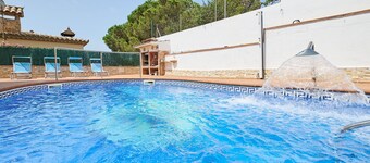 2MARINA01 - House with a private pool in a residencial area
