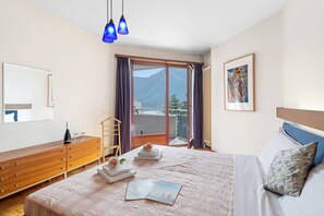 2 bedrooms, iron/ironing board, free WiFi, bed sheets - Comfort Holiday In Paradiso, Paradiso (Lugano), Switzerland (Paradiso (Lugano))