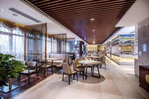 Dahe International Hotel (Zhengzhou East Railway Station)
