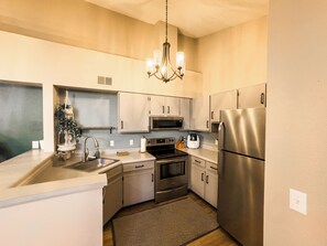 Fridge, microwave, oven, stovetop - Cozy Lakeview Condo - 60 Day Special (Littleton)