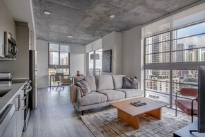 Télévision, chaîne hi-fi