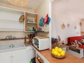 Refrigerador, microondas, horno, tostadora