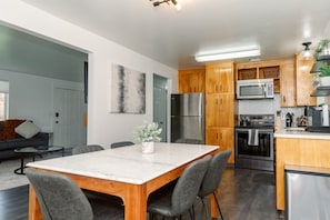 Fridge, microwave, oven, stovetop - Spacious 3br Main Floor Unit Near USU and Downtown (Logan)