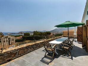 Outdoor dining - Les Oliveres by Interhome (Llançà)