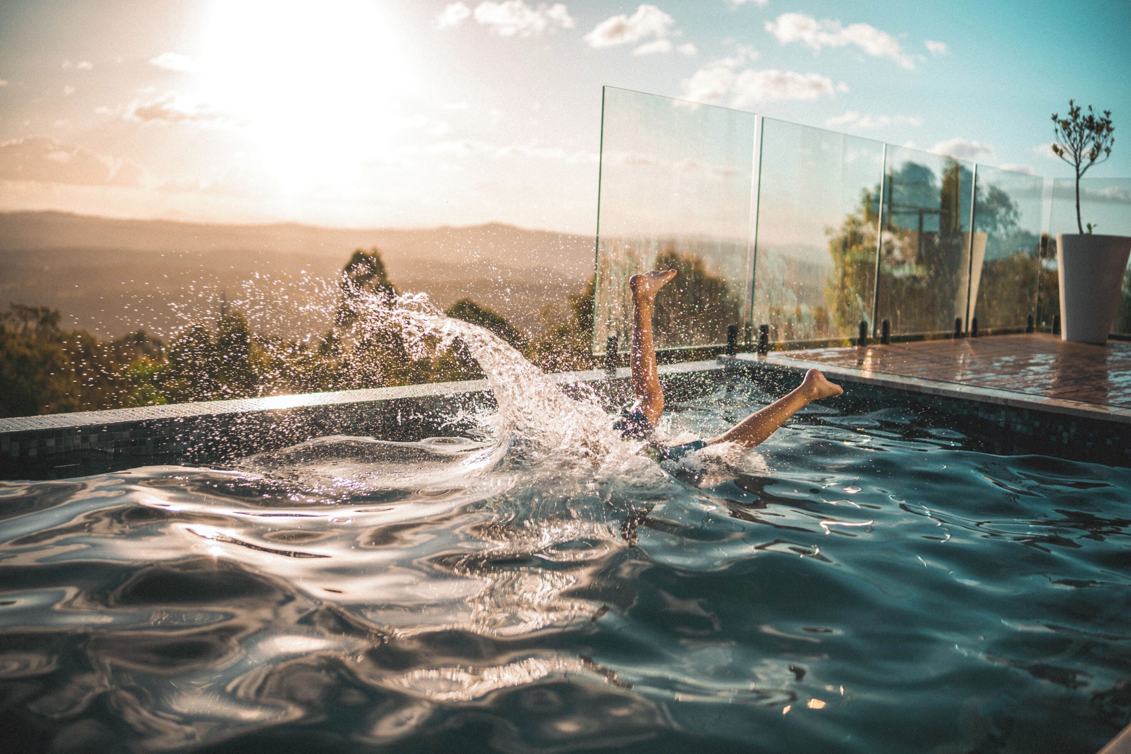 Luxurious Hinterland Guest House | Sleeps 10 | Heated Infinity Pool | Fireplace