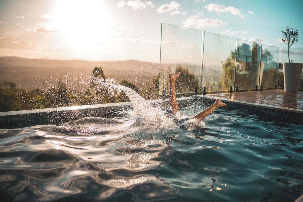 Luxurious Hinterland Guest House | Sleeps 10 | Heated Infinity Pool | Fireplace
