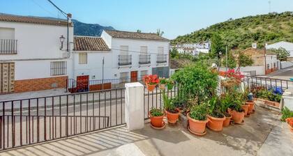 Nice home in Algodonales with WiFi