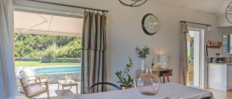 تناول الطعام