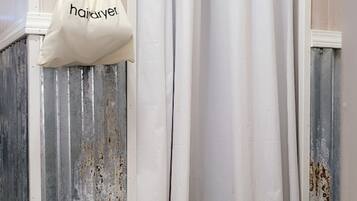 Standard Cabin | Bathroom | Shower, hair dryer, towels, soap