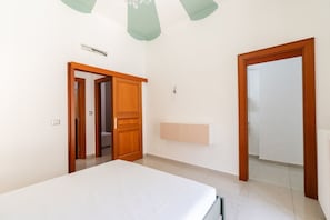 2 bedrooms, iron/ironing board, bed sheets