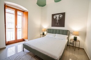 2 bedrooms, iron/ironing board, bed sheets